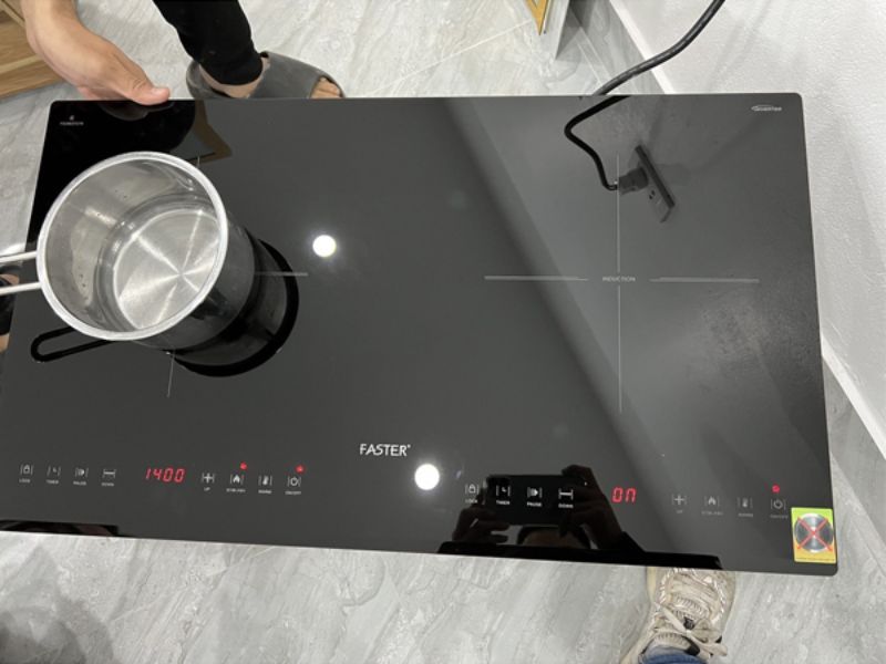 Bếp từ Faster FS 388I được trang bị đa dạng tính năng