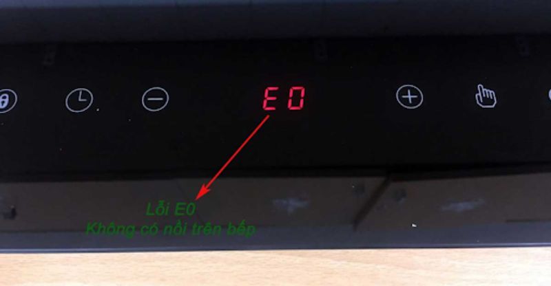 Lỗi E0 xuất hiện khi không có nồi trên bếp từ hoặc không có dụng cụ nấu 
